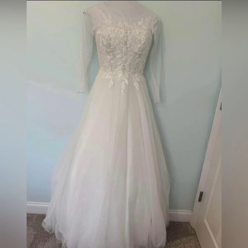 Wedding Dress - Picture 2 of 7
